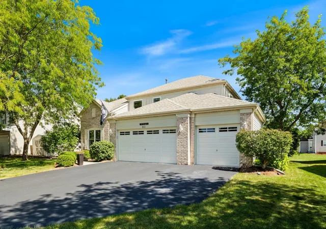 Photo 1 of Single family home for sale at 812 Honeysuckle Ln, Aurora, IL 60506 | MLS# 12759003 | Listing updated on 2026-09-30