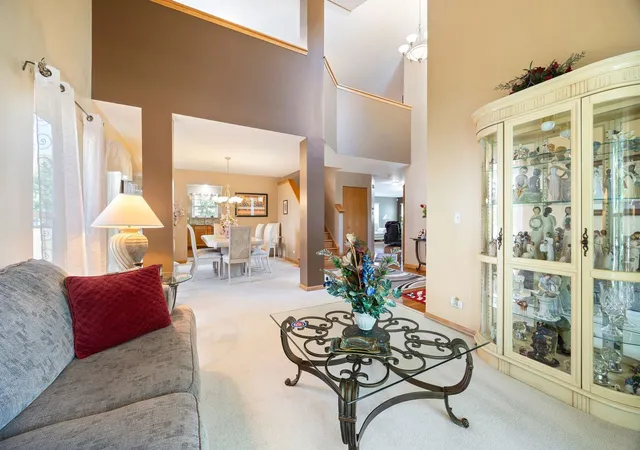 Photo 4 of Single family home for sale at 812 Honeysuckle Ln, Aurora, IL 60506 | MLS# 12759003 | Listing updated on 2026-09-30