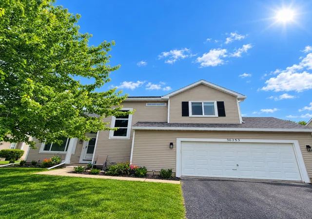 Single family home for sale at 36253 N Bridlewood Ave, Gurnee, IL 60031 | MLS# 12759007