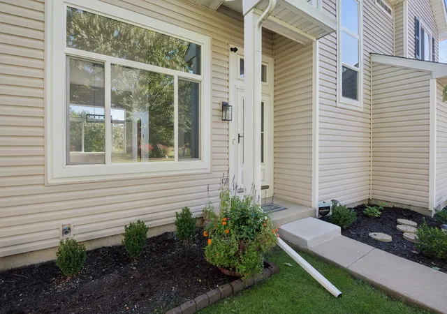 Photo 2 of Single family home for sale at 36253 N Bridlewood Ave, Gurnee, IL 60031 | MLS# 12759007 | Listing updated on 2026-10-07