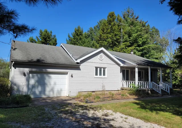 Photo 1 of Single family home for sale at 11978 E Bunny Farm Rd, Mt Vernon, IL 62864 | MLS# 12759012 | Listing updated on 2026-09-21