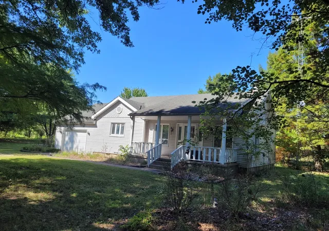 Photo 2 of Single family home for sale at 11978 E Bunny Farm Rd, Mt Vernon, IL 62864 | MLS# 12759012 | Listing updated on 2026-09-21