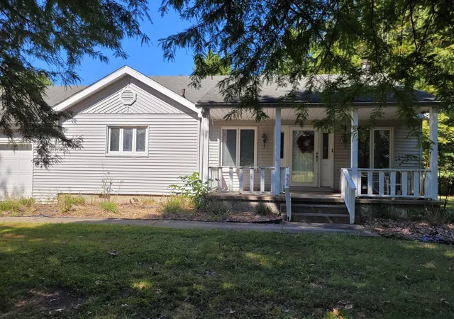 Photo 3 of Single family home for sale at 11978 E Bunny Farm Rd, Mt Vernon, IL 62864 | MLS# 12759012 | Listing updated on 2026-09-21