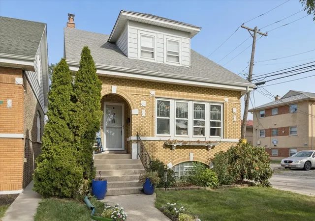 Photo 1 of Single family home for sale at 2527 Hainsworth Ave, North Riverside, IL 60546 | MLS# 12759013 | Listing updated on 2026-09-23