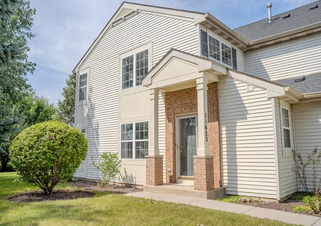 Photo 3 of Townhouse for sale at 11623 Grand Cyn Ave #D, Huntley, IL 60142 | MLS# 12759016 | Listing updated on 2026-10-07