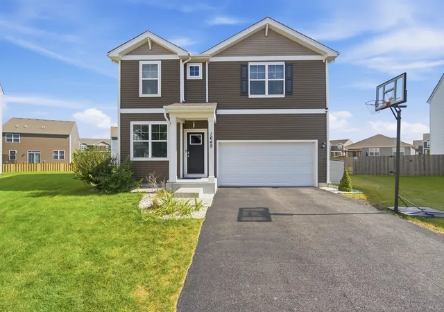 Photo 3 of Single family home for sale at 1649 Emma Ct, Pingree Grove, IL 60140 | MLS# 12759020 | Listing updated on 2026-09-23