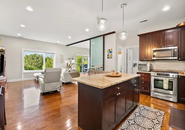 Photo 2 of Condo for sale at 645 Custer Ave #403, Evanston, IL 60202 | MLS# 12759023 | Listing updated on 2026-09-18