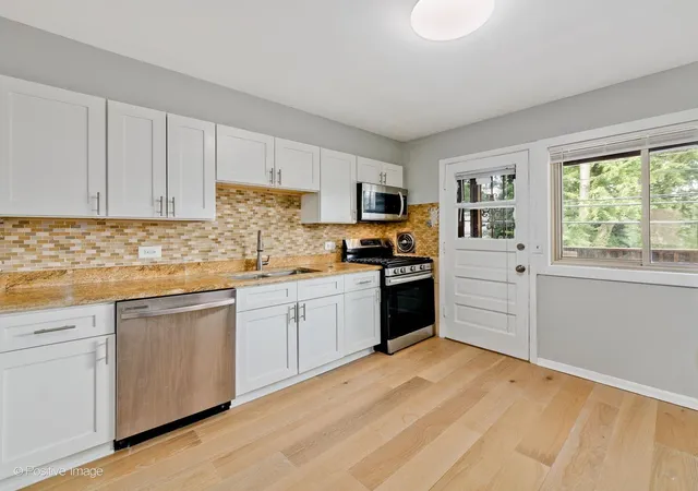 Photo 4 of Condo for sale at 7021 N Ridge Blvd #1E, Chicago, IL 60645 | MLS# 12759038 | Listing updated on 2026-09-22