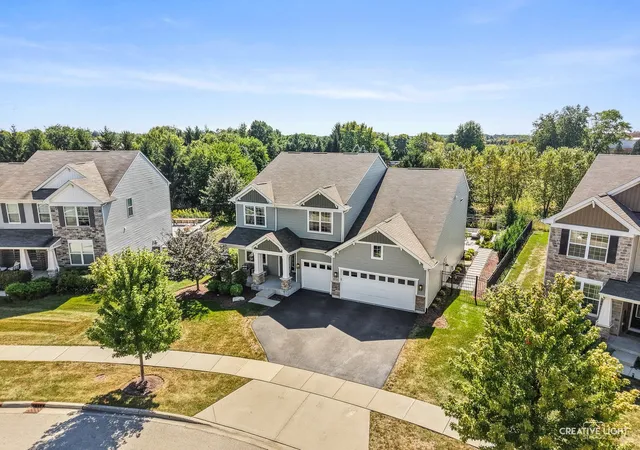Photo 2 of Single family home for sale at 672 Glenwood Dr, South Elgin, IL 60177 | MLS# 12759046 | Listing updated on 2026-10-04