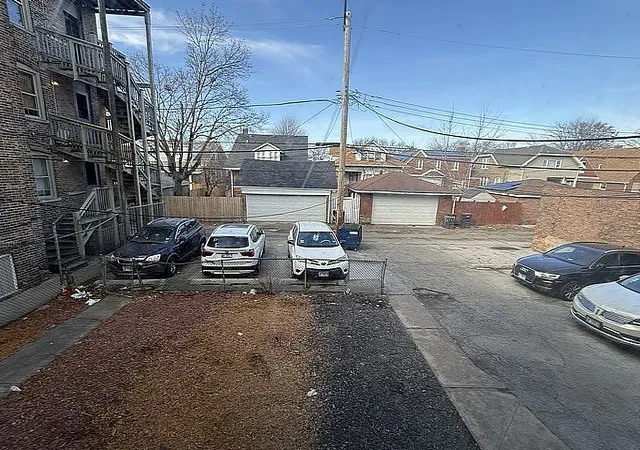 Listing Photo 3 - Condo for sale in building located at 7720 S Jeffery Blvd, Chicago, IL 60649 - Unit #1S