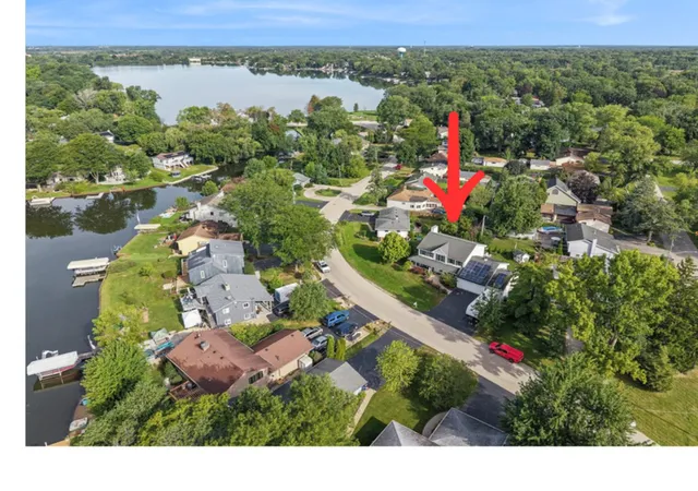 Photo 2 of Single family home for sale at 33147 N Lake Shore Dr, Grayslake, IL 60030 | MLS# 12759059 | Listing updated on 2026-10-07