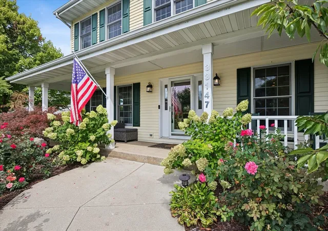 Photo 3 of Single family home for sale at 33147 N Lake Shore Dr, Grayslake, IL 60030 | MLS# 12759059 | Listing updated on 2026-10-07