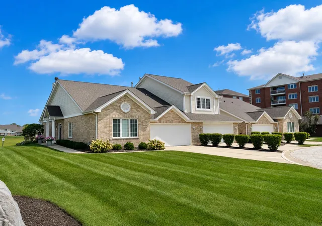 Photo 1 of Single family home for sale at 11417 Foxwoods Ct, Oak Lawn, IL 60453 | MLS# 12759065 | Listing updated on 2026-10-20