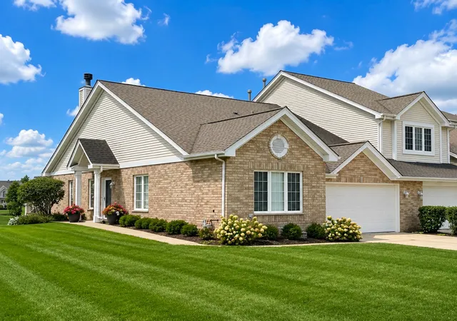 Photo 2 of Single family home for sale at 11417 Foxwoods Ct, Oak Lawn, IL 60453 | MLS# 12759065 | Listing updated on 2026-10-20