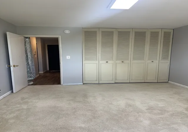 Listing Photo 4 - Condo for sale in building located at 1880 Bonnie Ln, Hoffman Estates, IL 60169 - Unit #311