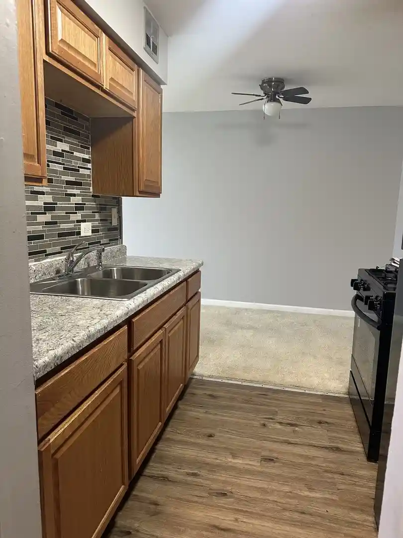 Listing Photo 9 - Condo for sale in 1880 Bonnie Ln located at 1880 Bonnie Ln, Hoffman Estates, IL 60169 - Unit #311