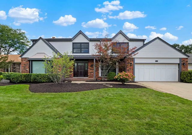 Single family home for sale at 1029 N Carlyle Ln, Arlington Heights, IL 60004 | MLS# 12759076