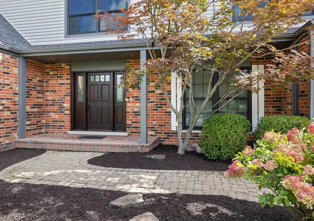 Photo 2 of Single family home for sale at 1029 N Carlyle Ln, Arlington Heights, IL 60004 | MLS# 12759076 | Listing updated on 2026-10-20