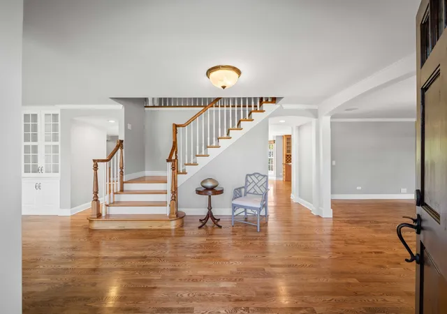 Photo 3 of Single family home for sale at 1029 N Carlyle Ln, Arlington Heights, IL 60004 | MLS# 12759076 | Listing updated on 2026-10-20