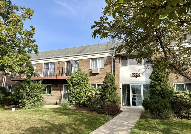 Photo 1 of Condo for sale at 10385 Dearlove Rd #1I, Glenview, IL 60025 | MLS# 12759077 | Listing updated on 2026-09-16