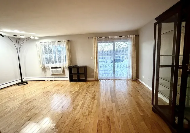 Photo 2 of Condo for sale at 10385 Dearlove Rd #1I, Glenview, IL 60025 | MLS# 12759077 | Listing updated on 2026-09-16