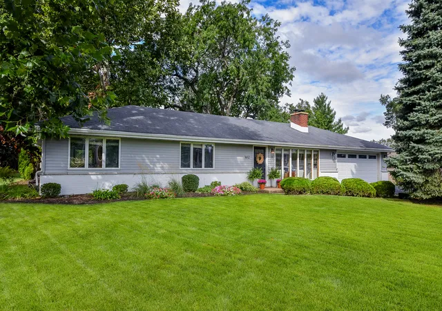 Photo 1 of Single family home for sale at 1612 N Washington St, Wheaton, IL 60187 | MLS# 12759082 | Listing updated on 2026-09-23