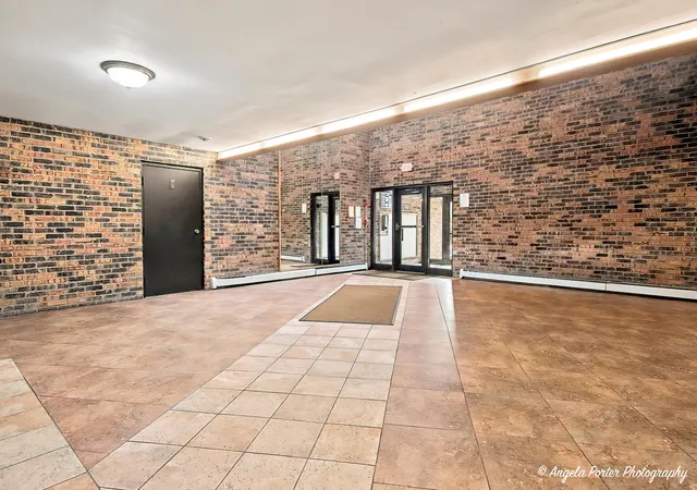 Listing Photo 3 - Condo for sale in building located at 8970 N Parkside Ave, Des Plaines, IL 60016 - Unit #406