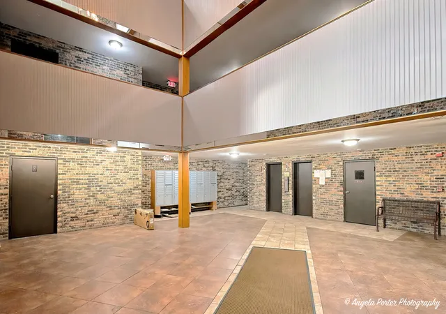 Listing Photo 4 - Condo for sale in building located at 8970 N Parkside Ave, Des Plaines, IL 60016 - Unit #406