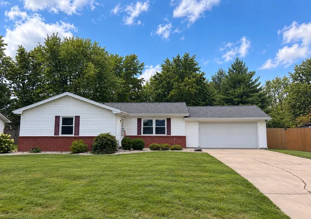 Photo 1 of Single family home for sale at 139 Fielder Dr, Salem, IL 62881 | MLS# 12759092 | Listing updated on 2026-10-09