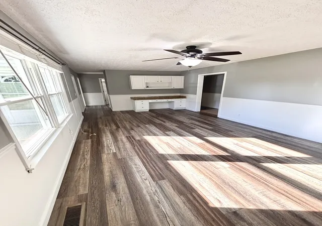 Photo 3 of Single family home for sale at 139 Fielder Dr, Salem, IL 62881 | MLS# 12759092 | Listing updated on 2026-10-09