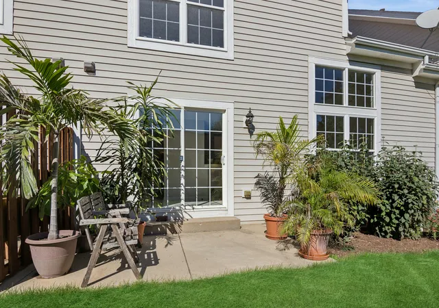 Photo 17 of Townhouse for sale at 1121 E Danbury Dr, Cary, IL 60013 | MLS# 12759099 | Listing updated on 2026-10-06