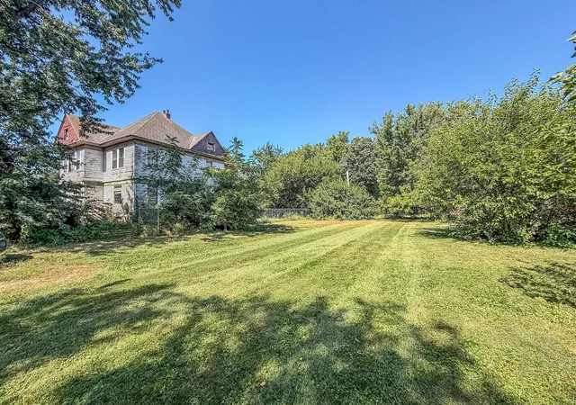 Photo 3 of Single family home for sale at 107 W Green St, Broadlands, IL 61816 | MLS# 12759103 | Listing updated on 2026-10-09