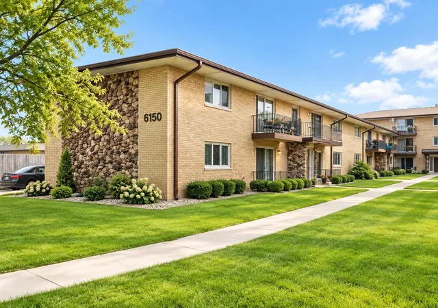Photo 1 of Sale Pending at 6150 S Kensington Ave #202, Countryside, IL 60525 | MLS# 12759116 | Listing updated on 2026-09-21