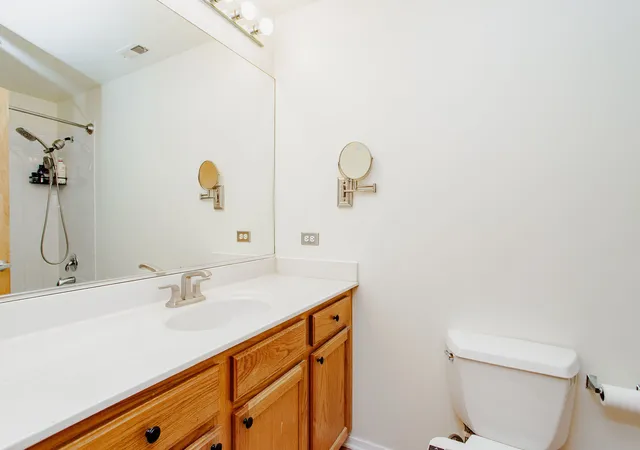 Listing Photo 2 - Condo for sale in building located at 1500 W Monroe St, Chicago, IL 60607 - Unit #205