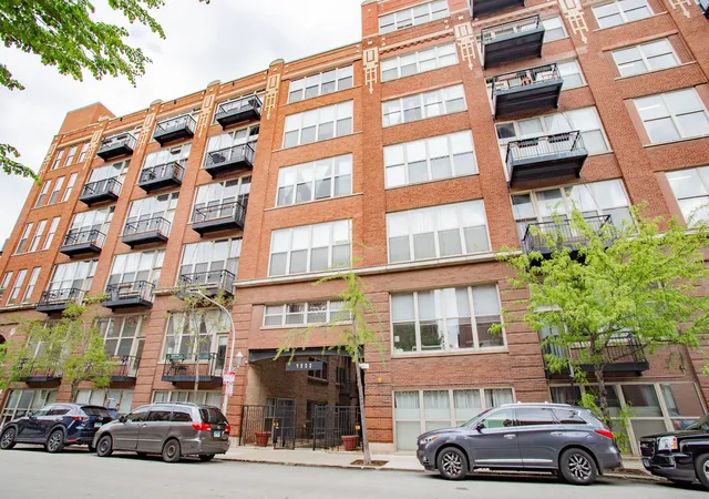 Photo 3 of Condo for sale at 1500 W Monroe St #205, Chicago, IL 60607 | MLS# 12759121 | Listing updated on 2026-09-14