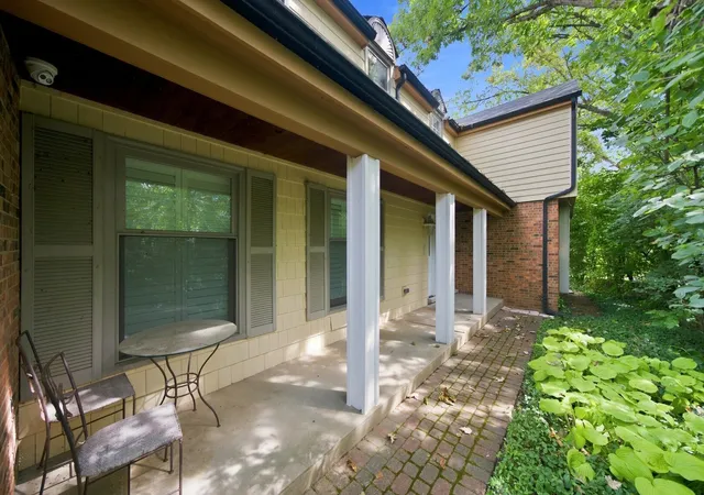 Single family home for sale at 11 Old Timber Ln, Palos Park, IL 60464 | MLS# 12759129
