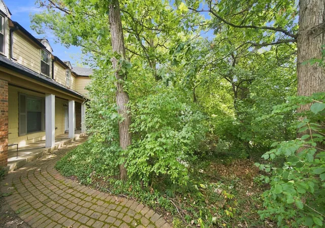 Photo 3 of Single family home for sale at 11 Old Timber Ln, Palos Park, IL 60464 | MLS# 12759129 | Listing updated on 2026-09-21