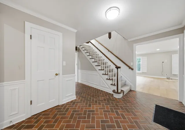 Photo 3 of Single family home for sale at 11 Old Timber Ln, Palos Park, IL 60464 | MLS# 12759129 | Listing updated on 2026-09-21