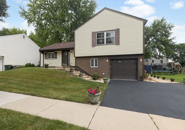 Photo 1 of Single family home for sale at 137 Sherman Ct, Bartlett, IL 60103 | MLS# 12759133 | Listing updated on 2026-09-27