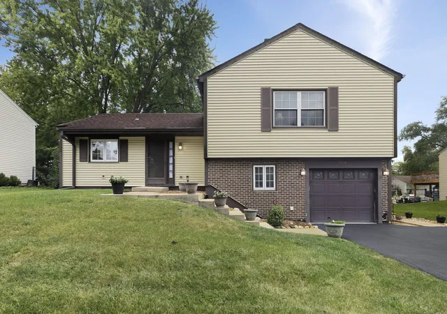 Photo 2 of Single family home for sale at 137 Sherman Ct, Bartlett, IL 60103 | MLS# 12759133 | Listing updated on 2026-09-27