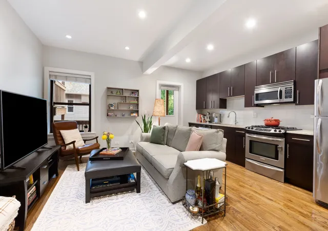Photo 2 of Condo for sale at 1454 W Roscoe St #1E, Chicago, IL 60657 | MLS# 12759134 | Listing updated on 2026-09-23