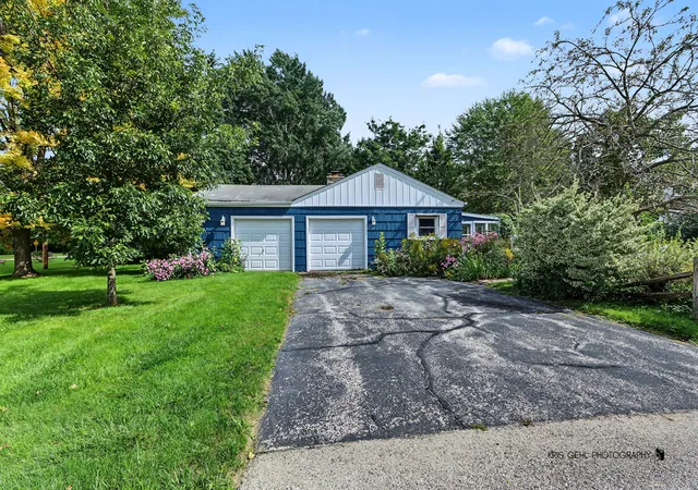 Single family home for sale at 19 S Hawthorne Blvd, Mundelein, IL 60060 | MLS# 12759137