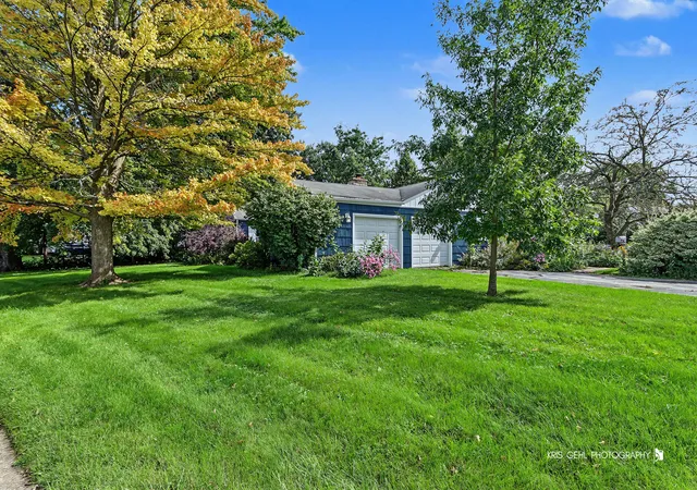 Photo 1 of Single family home for sale at 19 S Hawthorne Blvd, Mundelein, IL 60060 | MLS# 12759137 | Listing updated on 2026-09-30