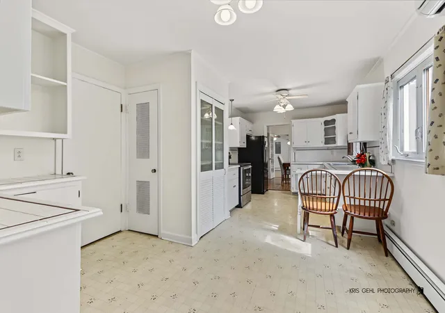 Photo 3 of Single family home for sale at 19 S Hawthorne Blvd, Mundelein, IL 60060 | MLS# 12759137 | Listing updated on 2026-09-30