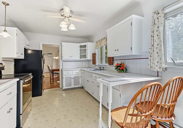 Photo 4 of Single family home for sale at 19 S Hawthorne Blvd, Mundelein, IL 60060 | MLS# 12759137 | Listing updated on 2026-09-30