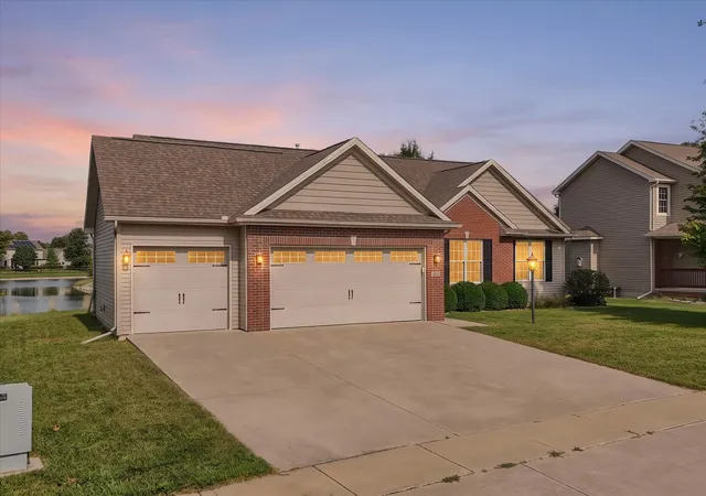 Photo 1 of Single family home for sale at 1813 Deer Run Dr, Mahomet, IL 61853 | MLS# 12759139 | Listing updated on 2026-10-03