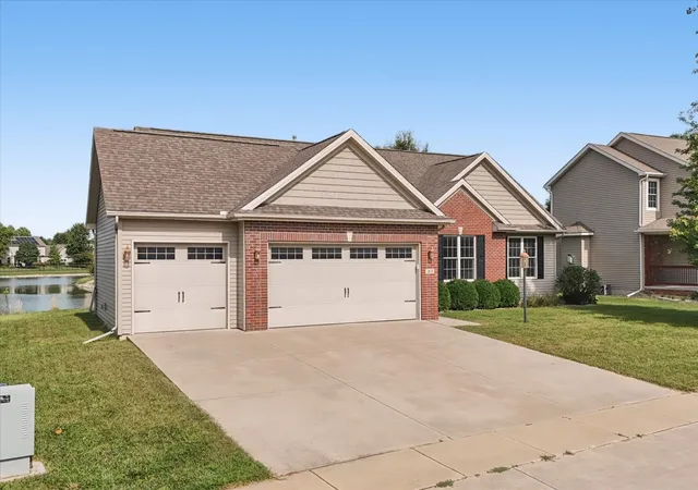 Photo 2 of Single family home for sale at 1813 Deer Run Dr, Mahomet, IL 61853 | MLS# 12759139 | Listing updated on 2026-10-03