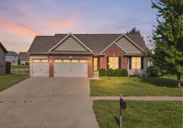 Photo 3 of Single family home for sale at 1813 Deer Run Dr, Mahomet, IL 61853 | MLS# 12759139 | Listing updated on 2026-10-03