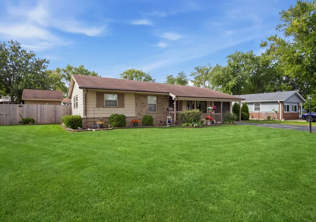 Photo 2 of Single family home for sale at 1231 Springdale Ln, Elk Grove Village, IL 60007 | MLS# 12759146 | Listing updated on 2026-09-19