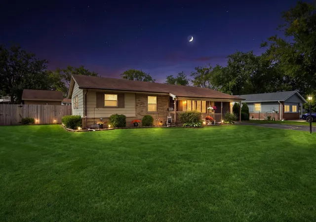 Photo 3 of Single family home for sale at 1231 Springdale Ln, Elk Grove Village, IL 60007 | MLS# 12759146 | Listing updated on 2026-09-19